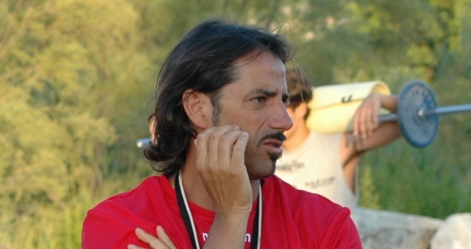 Mister Marinelli saluta