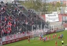 Evacuo entra e segna, Novara ancora in testa