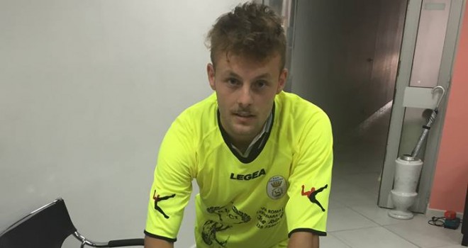 Russolillo al momento della firma