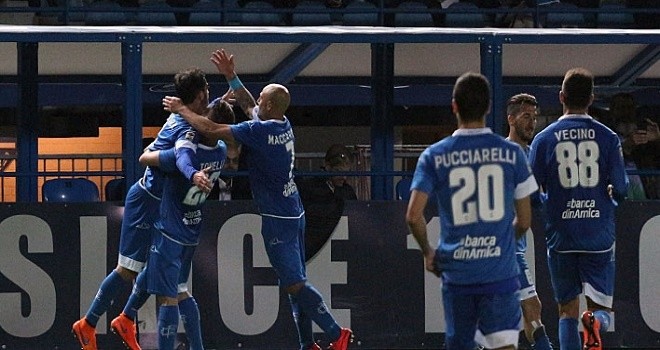 Napoli, doppia pista mancina. Blitz Chiriches, per Vrsaljko si tratta