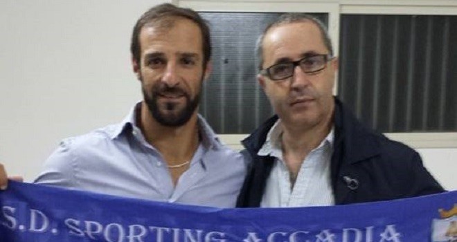 Michele De Rosa e il portiere Mazzone