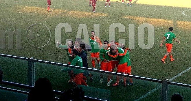 Marchetti festeggiato dai compagni