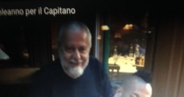 Torta a tavola per il capitano del Napoli, quanta allegria