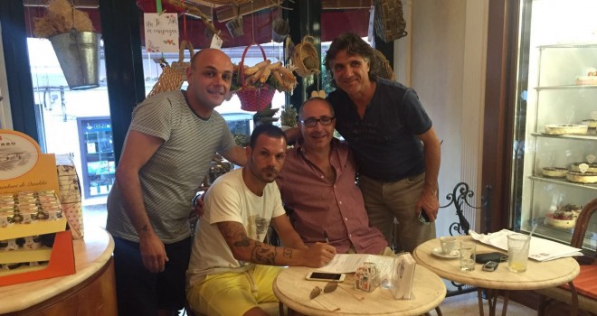 Della Marca al momento della firma