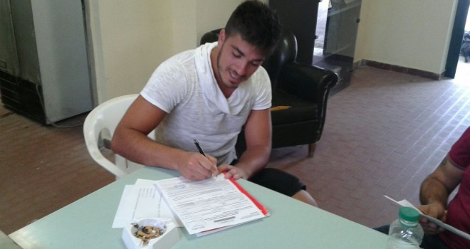 Mirko Tammaro al momento della firma