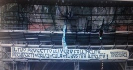 Napoli, i tifosi: "De Laurentiis vattene!"