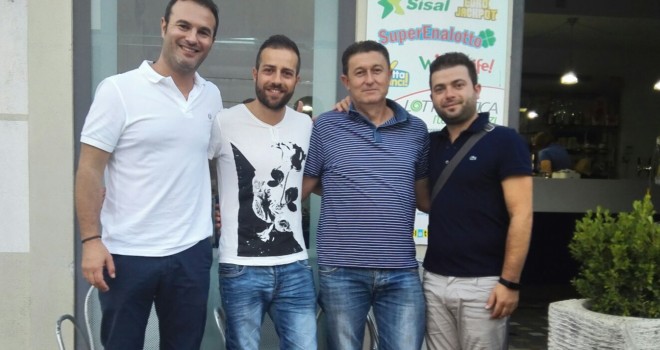 al centro Agostino Roma