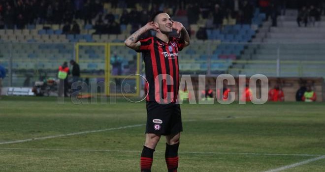 Telenovella Di Piazza: l'agente dice una cosa, Trinchera un'altra.