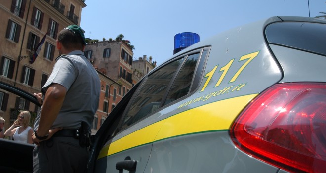 Maxi-Operazione della GdF: oscurati oltre 40 siti e profili illegali