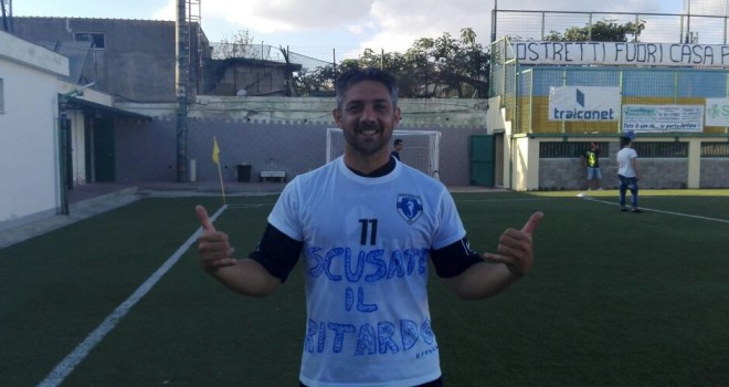 In foto, il difensore Antonio De Luca