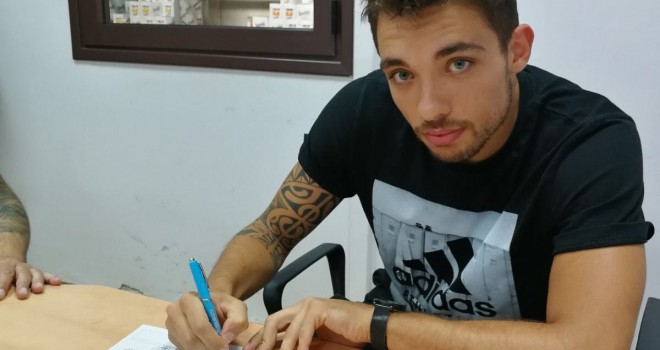 D'Acierno al momento della firma