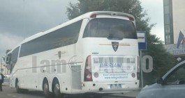 Fotonotizia - Lecce in partenza per Matera,ecco il pullman con il logo