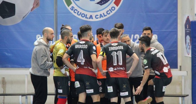 Calcio a 5/B. Sandro Abate e Marigliano scappano. Cade Salerno