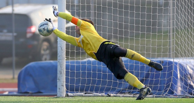 Gillone ipnotizza l'ex Scutti: 0-0 e fair play in Volpiano-Rivarolese