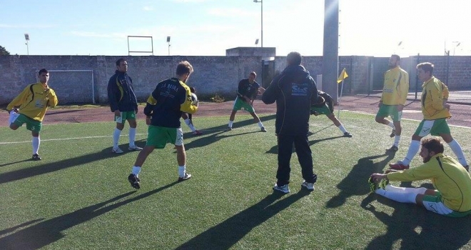 Mister Schiavone nel riscaldamento