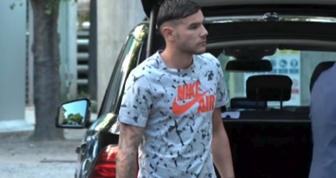 Theo Hernandez arriva a Casa Milan