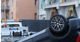 Potenza, Bucolo si ribalta con l'auto in viale Marconi ma sta bene