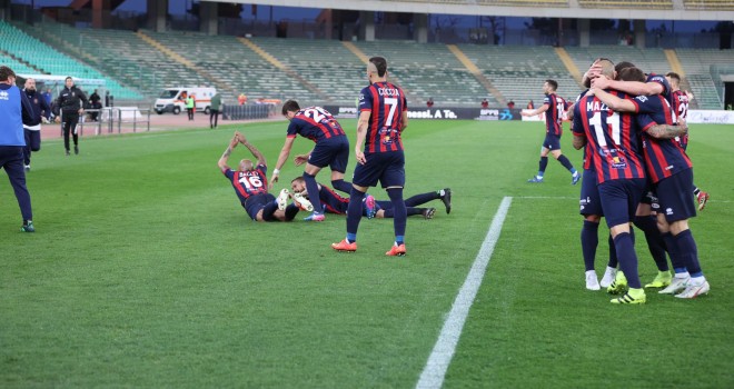 L'esultanza dello 0-2 (ph Remollino)