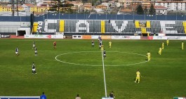 La Cavese affonda, Catania corsaro al "Lamberti"
