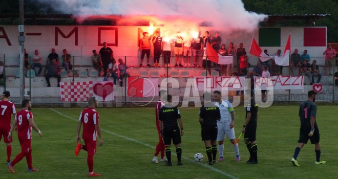 Rovente il tifo che accompagna la sfida