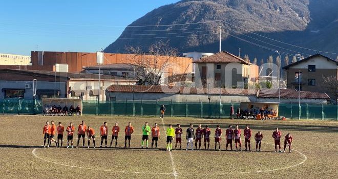 Le due squadre prima del calcio d'inizio