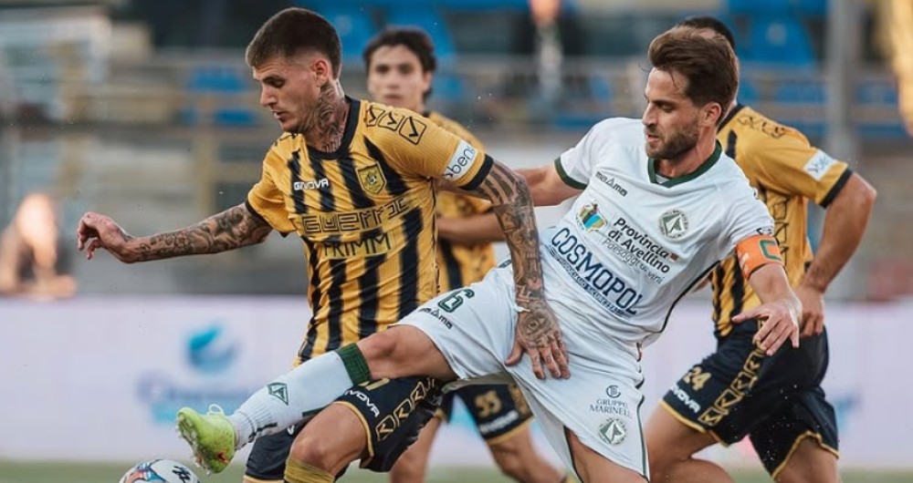 Juve Stabia-Avellino 2-0, le Vespe interrompono la continuità dei Lupi