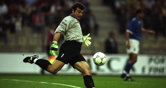 Peruzzi con la maglia della Nazionale