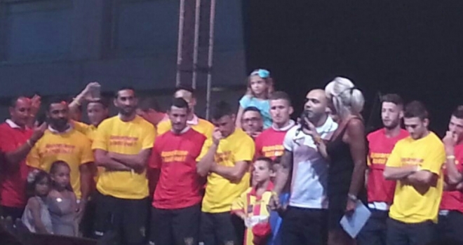 i calciatori durante la presentazione