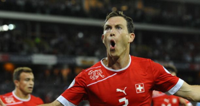 Lichtsteiner esulta dopo il gol