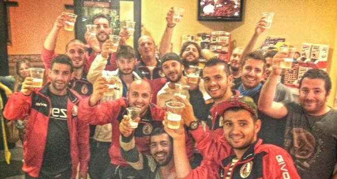 Il brindisi de Le Case dopo la vittoria