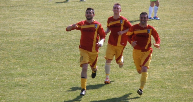 La gioia di Patti dopo la terza rete