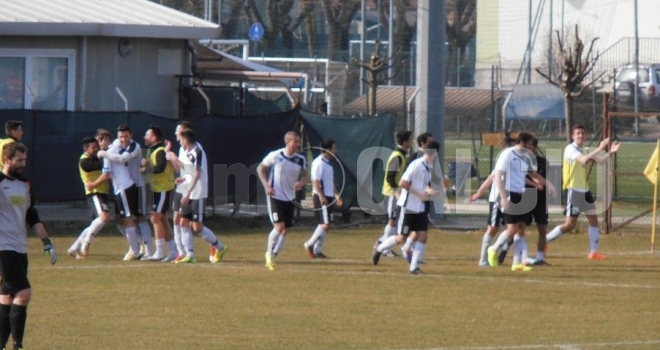 La festa sunese dopo il 2-2