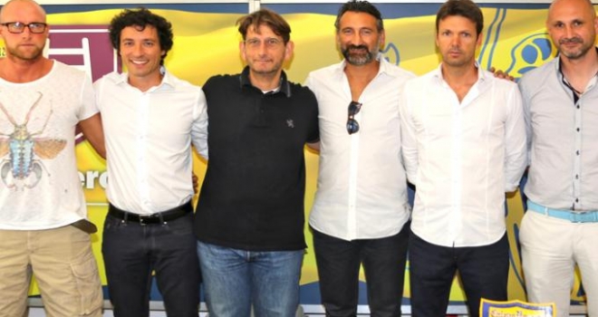 Il presidente Campedelli e lo staff