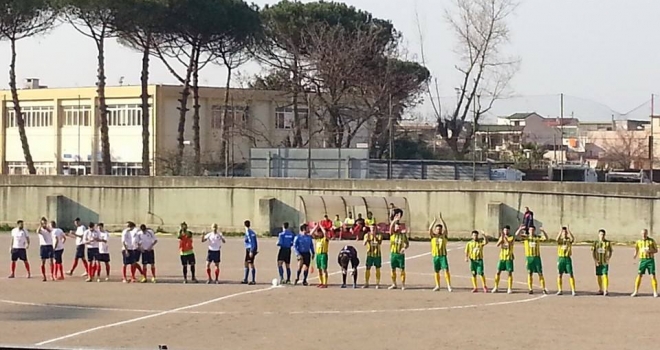 le squadre schierate a centro del campo