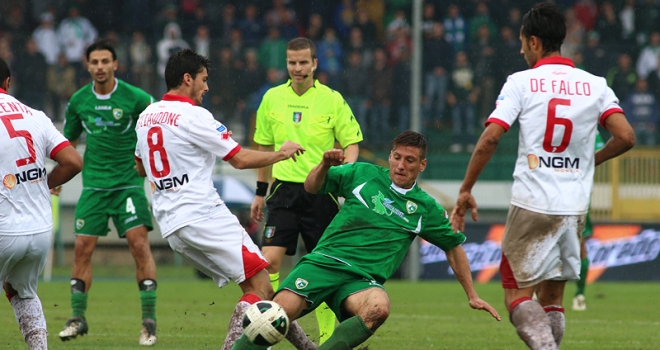 Un'immagine di Avellino - Bari 1-0