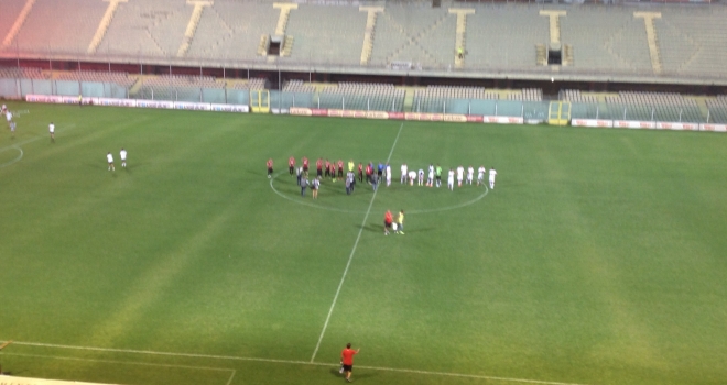 Le squadre al centro del campo