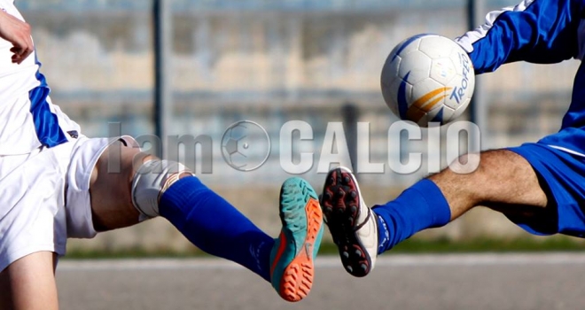 Paolo Greco va a Pellaro. Nello Savino sta firmando per la Deliese