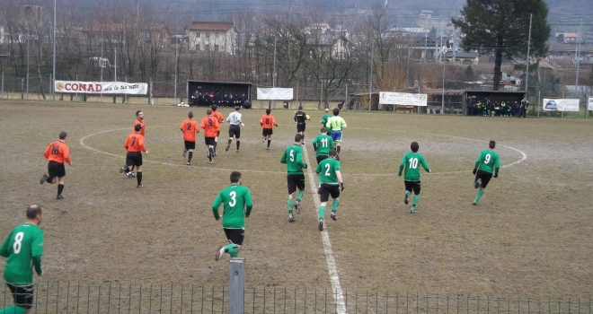 L'ingresso in campo delle due squadre