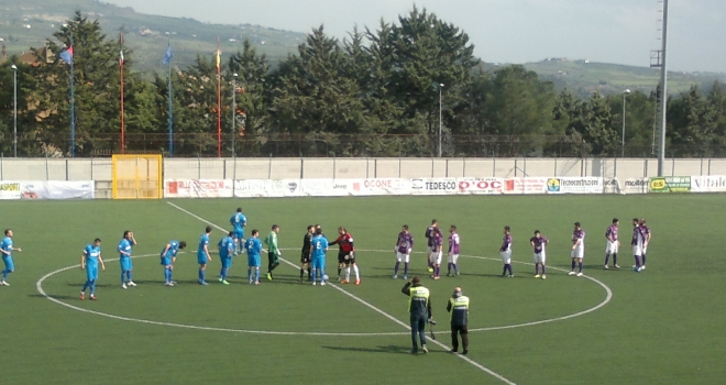 Stretta di mano ad inizio partita