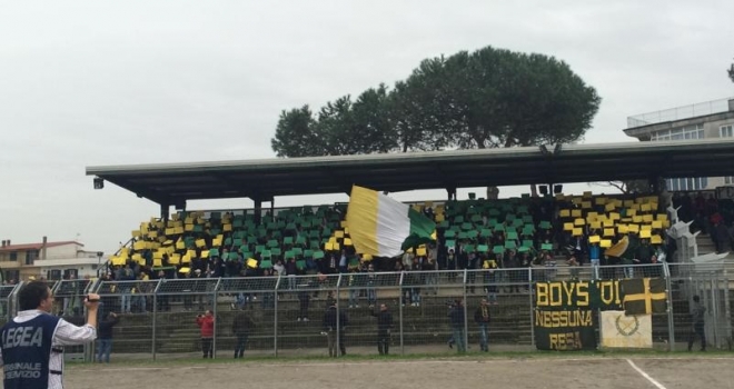la coreografia dei supporter gialloverdi