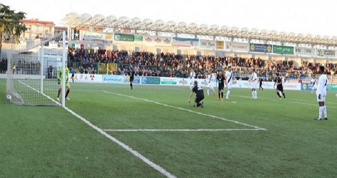 Nerostellati Frattese-Rende 4-1, poker e spettacolo allo "Ianniello"