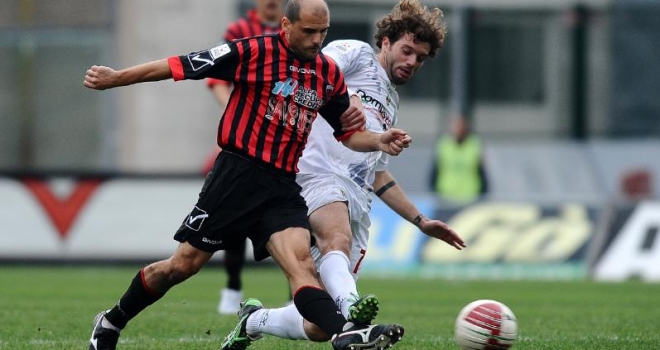 Samuele Pizza in un contrasto