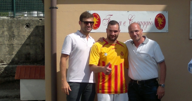 Walter Russo firma con la Forza e Coraggio