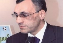 L'agente Domenico Mafrica punta l'attaccante Manuel Monorchio