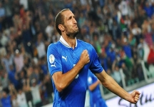Chiellini fa e disfa, Italia-Azerbaigian 2-1